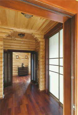 Деревянный коттедж - коридор