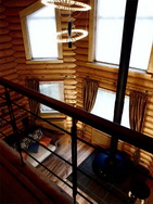 Деревянный коттедж - лестница